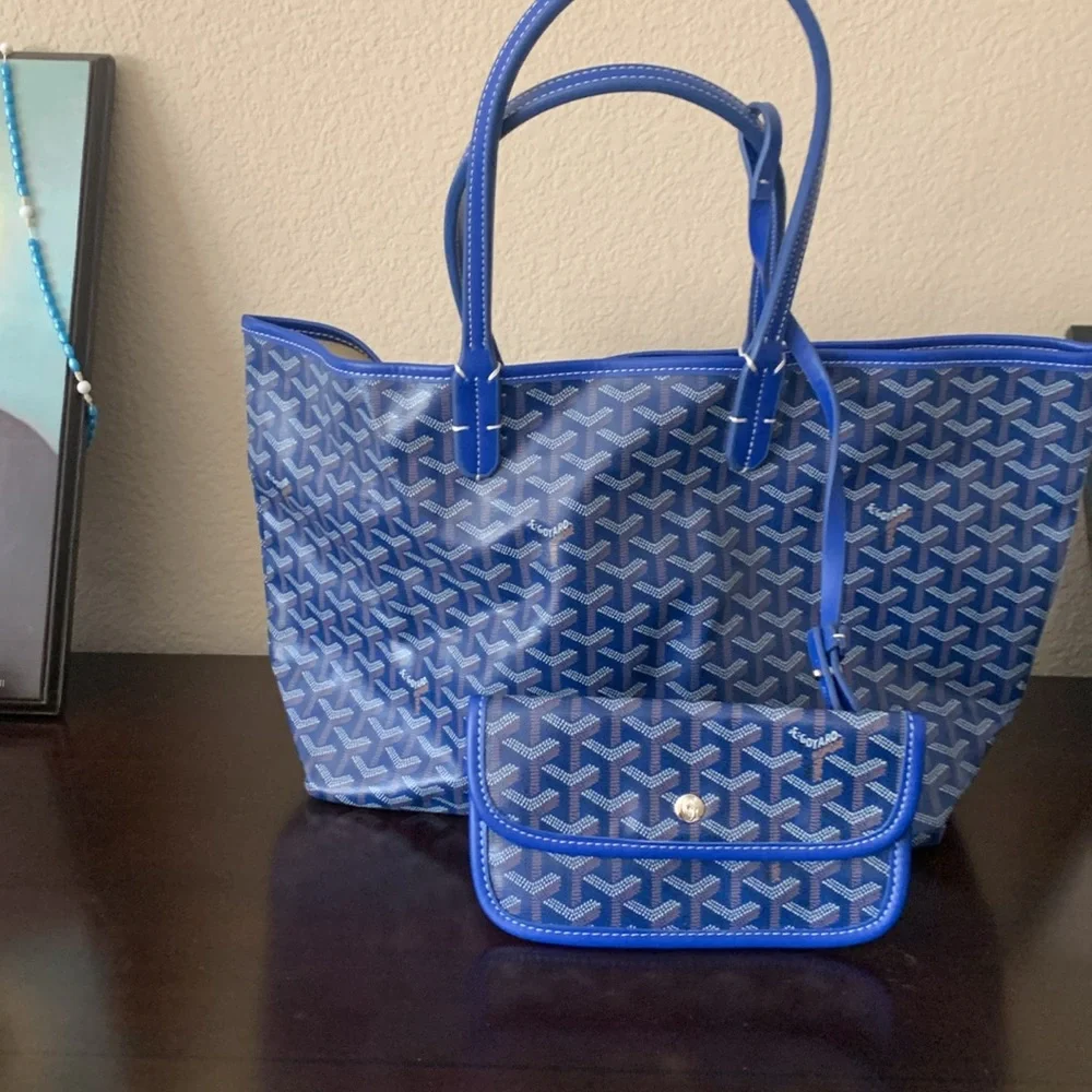 COPY - Blue Tote Bag with Pouch. New with no tags. All sales final - Picture 4 of 4